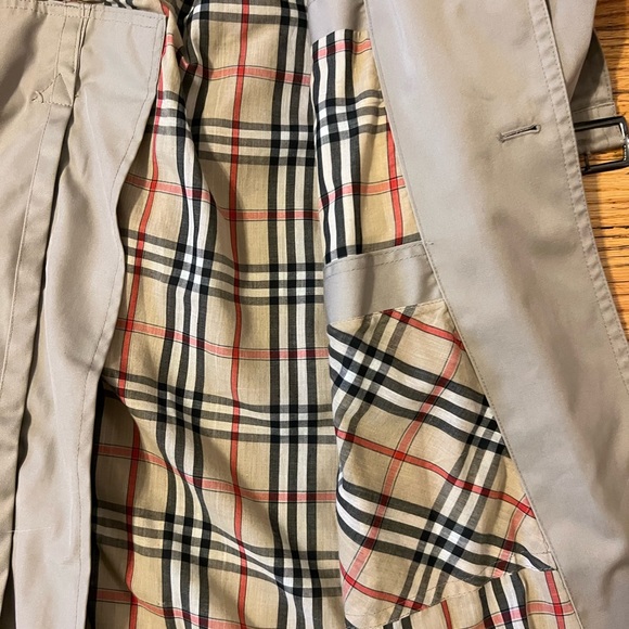 Beautiful vintage Pierre Cardin trench coat in great condition size B42 (SM) - Picture 11 of 16